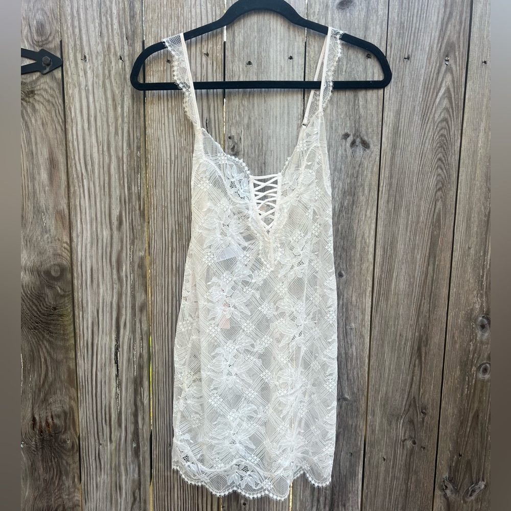 VICTORIAS SECRET Elegant Off White Floral Lace Nightgown Women’s Large NWT